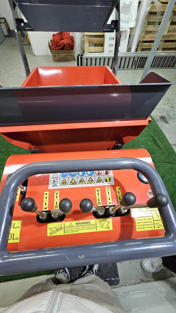 Detalle de maquinaria REVI Machinery en nave